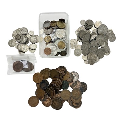 Lot 470 - G.B. - Mixed coinage to include a small quantity of pre 1947 silver (N.B. Est. face value £1.15), 1953 Pennies x 2, George IV Farthing 1825 GVF, Victoria YH Half Penny 1893 AEF & others (Qty...