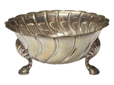 Lot 177 - Edwardian silver sugar bowl, raised on three hoof feet (London 1908), maker Edward Barnard & Sons Ltd