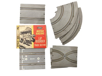 Lot 1901 - Airfix slot car track & lap counter (1 box)