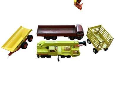 Lot 1913 - Matchbox Superkings Hercules Mobile Crane K-12, other Superkings construction vehicles, Dinky Supertoys Foden lorry and the diecast vehicles, all loose (1 box)