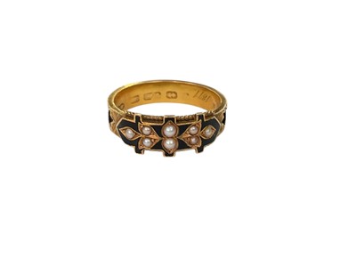 Lot 195 - Victorian 15ct gold seed pearl and black enamel mourning ring