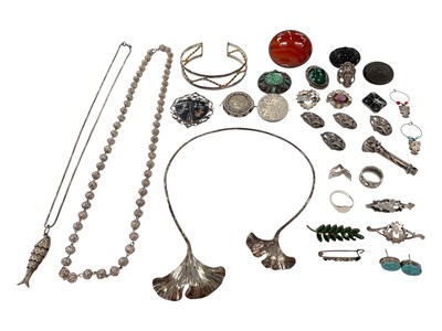 Lot 198 - Group of silver and white metal jewellery