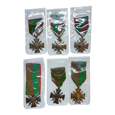 Lot 793 - Group of six First World War French Croix De Guerre medals- x3 1914 - 1918 reverse, x2 1914 - 1917 and x1 1914 - 1915 (6).