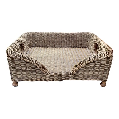 Lot 5354 - Good quality wicker dog bed