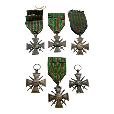 Lot 795 - Group of six First World War French Croix De Guerre medals- x1 1914 - 1918 reverse, reverse, x3 1914 - 1917 reverse and x2 1914 - 1915 (6).