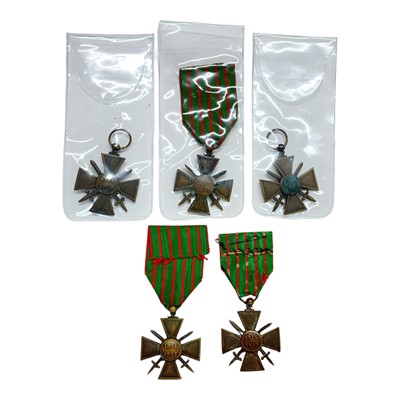 Lot 796 - Group of five First World War French Croix De Guerre medals- x2 1914 - 1918 reverse and x3 1914 - 1915 reverse (5).