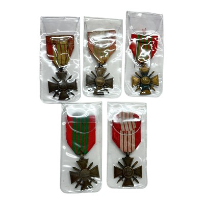 Lot 797 - Group of five Second World War French Croix De Guerre medals- x2 1939 reverse and x3 1939 - 1940 reverse, (5).