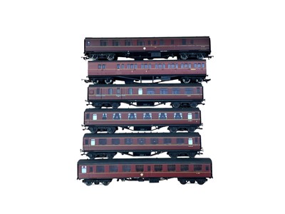 Lot Hornby OO Gauge Maroon Loose Carriages, Approx 18 (1 Box)
