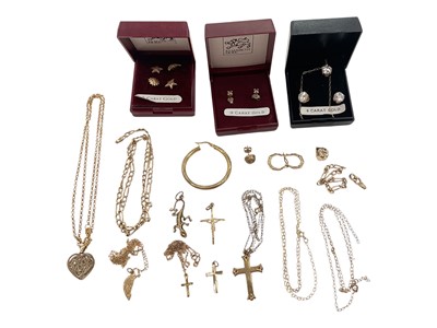 Lot 953 - Collection of 9ct gold and yellow metal jewellery to include earrings, chains and pendants