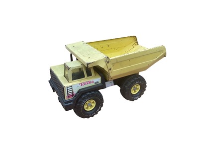 Lot 1788 - Tonka dump truck, loose diecast vehicles including Matchbox (1 box)