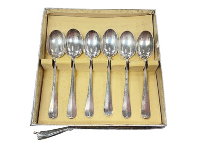 Lot 964 - Set six silver teaspoons (Sheffield 1935) in box