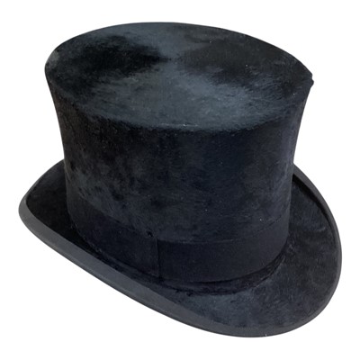 Lot 165 - Antique top hat, in box with label