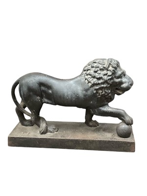 Lot 163 - Cast iron lion doorstop