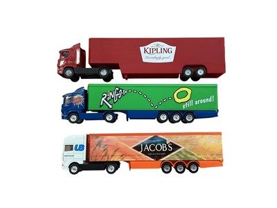 Lot Corgi 1:64 scale diecast articulated lorries including Scania Mr Kipling box trailer, Scania Ringos box trailer, DAF Jacobs Cream Crackers curtainside, DAF McVities Jaffa Cakes box trailer &...