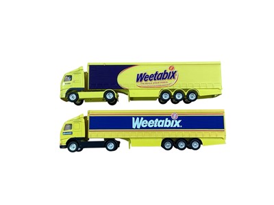 Lot Corgi 1:64 scale diecast articulated lorries including DAF Weetabix box trailer, DAF Muller Lite curtainside, Volvo Weetabix curtainside (two versions) & ERF Kelloggs rigid truck (unboxed p...