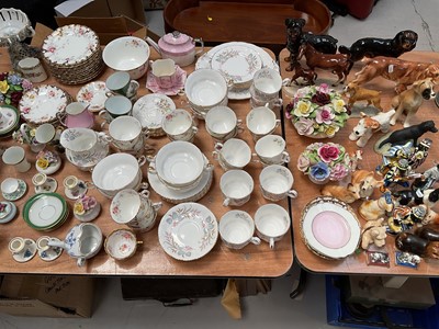 Lot 5041 - Group of tea and dinner wares and decorative china