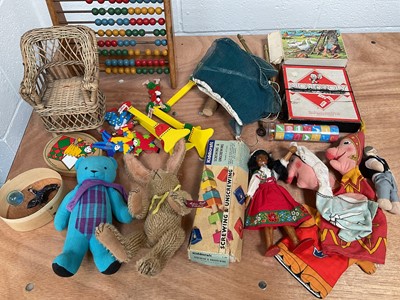 Lot 5110 - Group of vintage toys and games, including jigsaw puzzles, marbles, etc