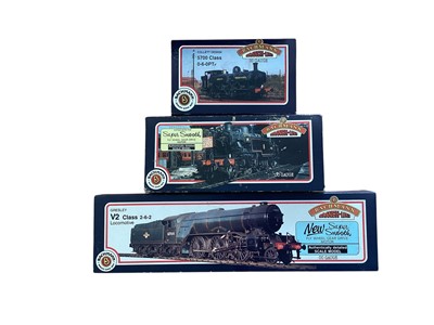 Lot Bachmann OO Gauge 2-6-2 LNER lined green Gresley Class V2 Cold Streamer tender locomotive 4844, boxed 31-558, 2-6-2 LMS black Ivatt Class 2 tank engine, boxed 31-453 and 0-6-0 GWR green 5700 Cla...