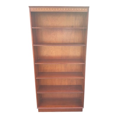 Lot 5312 - Large free standing bookcase with five shelves to interior, 193 x 91.5 x 29.5cm