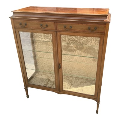 Lot 5314 - Good quality Edwardian mahogany display cabinet with inlaid and crossbanded decoration, two draws and bevelled glass doors with two glass shelves to interior, 99 x 107 x 39cm.