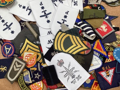 Lot 5078 - Box of military cloth badges (approx 120)