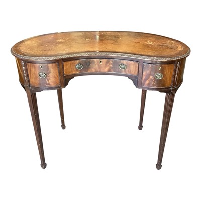 Lot 1460 - Early 20th century mahogany kidney shaped desk