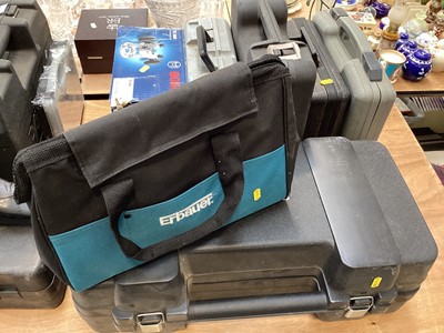 Lot 5127 - Large group of various tools to include Parkside, bench grinder, Bosch router, Erbauer and others
