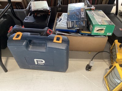 Lot 5128 - Large collection of various tools to include work lights, multitools, various makes including Workzone, Parkside etc
