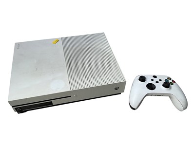 Lot 5172 - Xbox One S games console with a selection of games