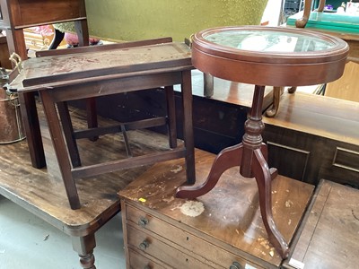 Lot 5369 - Mahogany tray on stand together with a circular display case on tripod stand