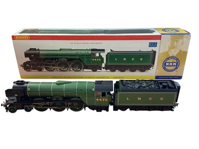 Lot Hornby OO Gauge LNER lined green 4-6-2 Class A3 Flying Scotsman tender locomotive 4472 ~ R2441 and LNER lined green Class P2 2-8-2 Cock O the North tender locomotive 2001 ~ R3207, both with boxe...