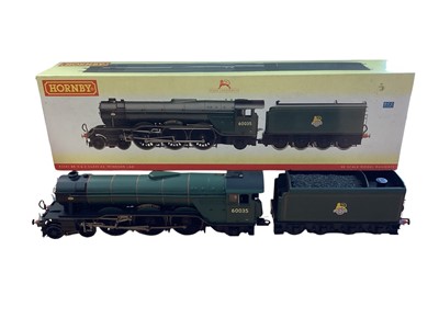 Lot Hornby OO Gauge BR lined green early emblem 4-6-2 Class A3 Windsor Lad tender locomotive 60035 ~ R2341 and BR lined green 4-6-0 King Arthur Class N15 King Arthur tender locomotive 30453 ~ R2583,...