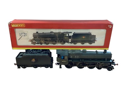 Lot Hornby OO Gauge BR lined black early emblem 4-4-0 Class 2P tender locomotive 40653, BR black (weathered) 4-6-0 Class SMT tender locomotive 48621, BR lined black 4-6-0 Class SMT tender locomotive...