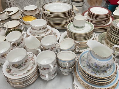 Lot 327 - Quantity of various tea and dinner ware including Royal Doulton Rondelay, Martinique, Cascade, Royal Albert Old County Roses, September Song, Royal Grafton Majestic etc