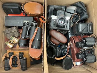 Lot 328 - Vintage cameras, binoculars and accessories (3 boxes)