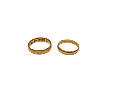 Lot 967 - Two 18ct gold wedding rings