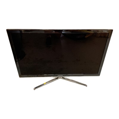 Lot 2 - 40" Samsung flatscreen TV - model no. UE40C7000WK (no remote control), together with a 32" Samsung flatscreen TV model no. UE32F5000AK (No remote control).