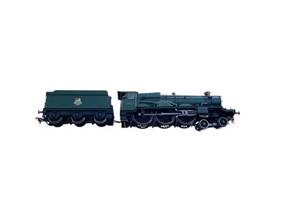 Lot Hornby OO Gauge BR lined green 4-6-2 Merchany Navy Class New Zealand Line tender locomotive 35021 & BR green early emblem 4-6-0 Castle Class Lockhead Hudson tender locomotive 5081, both unbo...