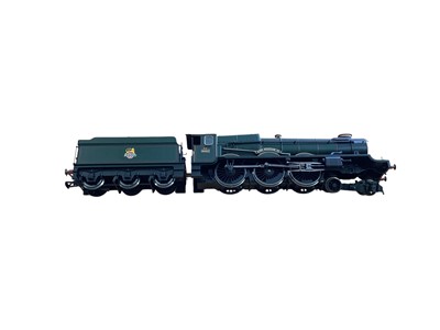 Lot Hornby OO Gauge BR lined green early emblem 4-6-0 King Class King William IV tender locomotive 6002 & BR lined green early emblem 4-6-2 Grange Class Caradoc Grange tender locomotive 6873, bo...