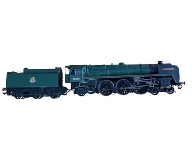 Lot Hornby OO Gauge BR lined green early emblem 4-6-2 Clan Standard 6MT Clan Stewart tender locomotive 72009 & BR lined green early emblem 4-6-2 Standard 7MT Geoffrey Chaucer 70002, both unboxed...