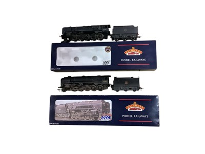 Lot Bachmann OO Gauge BR black early emblem 2-10-0 Standard 9F BR1C tender locomotive 92116, with box 32-852 and BR black early emblem (weathered) 2-10-0 Standard 9F BR1F tender locomotive 92185, boxed...