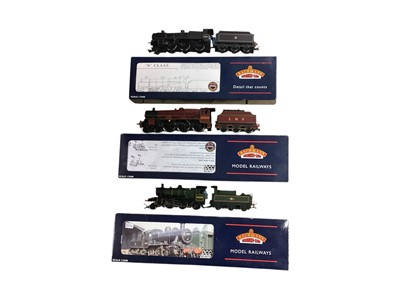 Lot Bachmann OO Gauge LMS crimson 4-6-0 Jubilee Class Australia Fowler tender locomotive 5563, with box 31-185, BR lined black early emblem 4-6-0 N Class early emblem slope sided tender locomotive 3...
