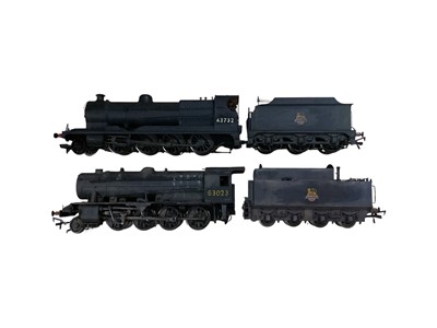 Lot Bachmann OO Gauge BR black early emblem (weathered) 2-8-0 Class WD Austerity tender locomotive 63023, BR black early emblem 2-8-0 Robinson Class 04 tender locomotive 63732, both boxed (previousl...