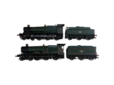 Lot Bachmann OO Gauge BR lined green 4-6-0 Manor Class Raydon Manor tender locomotive 7804, BR lined green 4-6-0 Hall Class Wollaston Hall tender locomotive 5999, (both unboxed previously displayed) (...