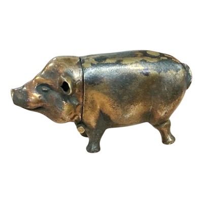 Lot 250 - Novelty brass Vesta case in the form of a pig, 6cm