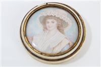 Lot 836 - 18th century ivory circular snuff box, the...