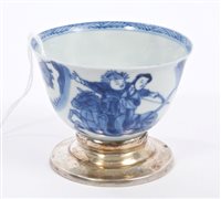 Lot 33 - Late 17th century Chinese Kangxi blue and...