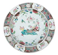 Lot 58 - Large 18th century Chinese export basin dish,...