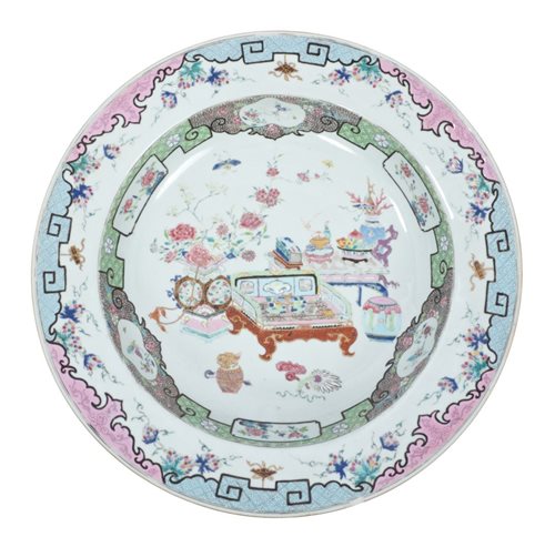Lot 59 - Large 18th century Chinese export basin dish,...