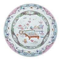 Lot 59 - Large 18th century Chinese export basin dish,...